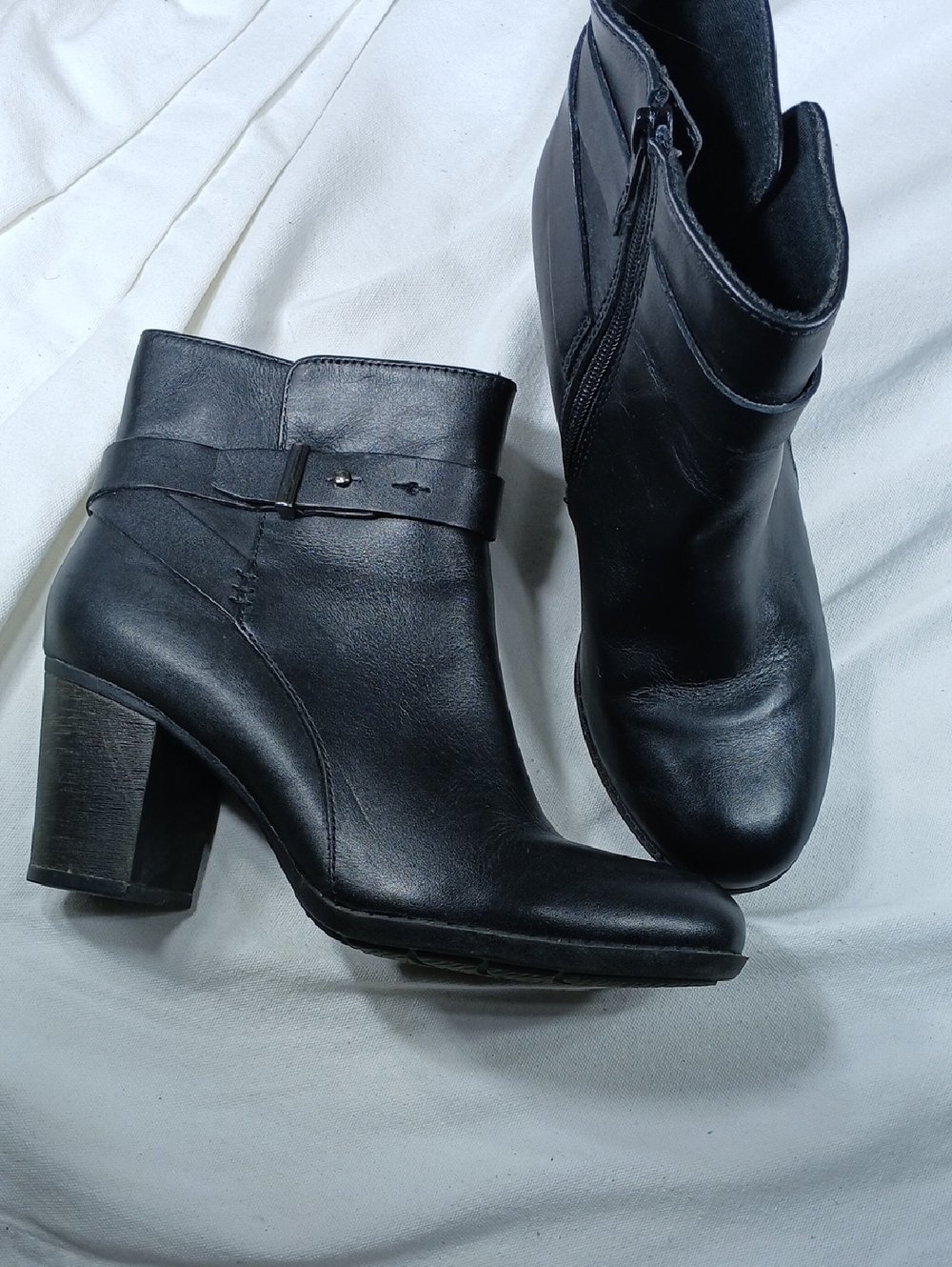 Clarks womens Black Leather Ankle Boots with Block Heel